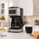 Cafetera Programable Oster BVSTDC4403 de 12Tazas Pantalla Táctil - Imagen 4